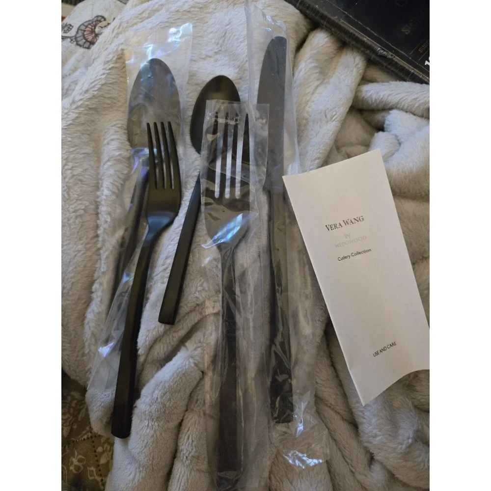 5 pc Set Vera Wang Plisse 18/10 Glossy Stainless Steel Flatware